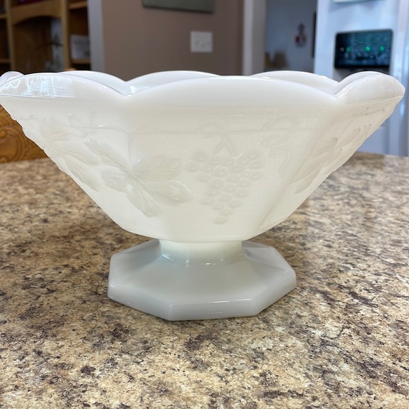 VINTAGE Anchor Hocking Milk Glass Footed Trifle Bowl. Grape Motif. White. EUC - Picture 1 of 7
